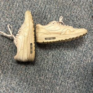 Old Nike Air Max, iridescent with flash photos.